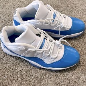 Jordan 11 Retro Low University Blue size 9.5
